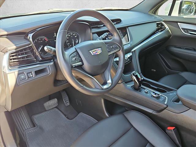 Used 2025 Cadillac XT6 Luxury FWD image 10