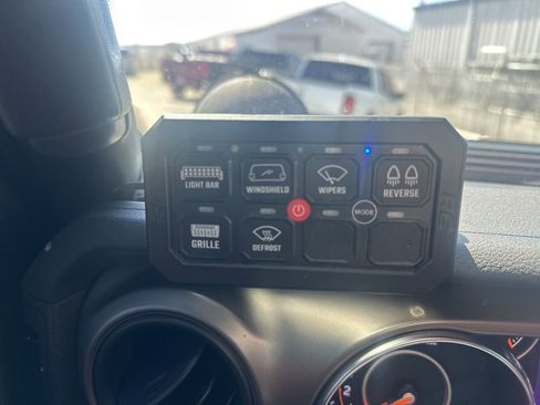 Used 2018 Jeep Wrangler Unlimited Sport image 14