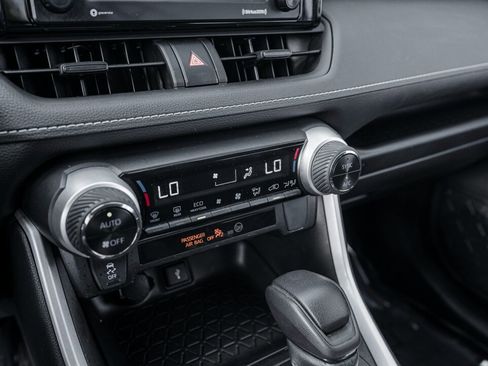 Used 2021 Toyota RAV4 LE image 22