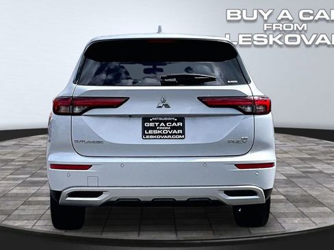 Used 2023 Mitsubishi Outlander 4WD Plug-In Hybrid image 4