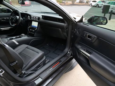 Used 2022 Ford Mustang Shelby GT500 w/ Technology Package image 40