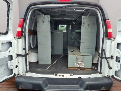 Used 2015 Chevrolet Express 2500 RWD image 25