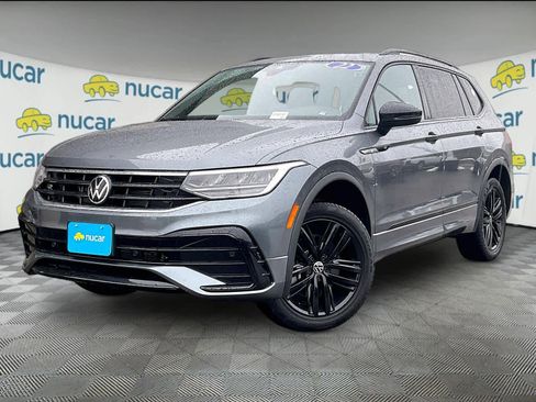 Used 2022 Volkswagen Tiguan SE R-Line image 3