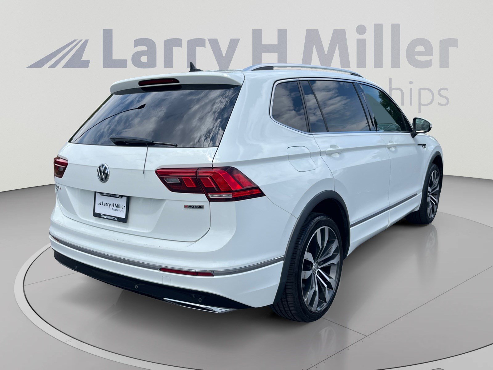 Used 2020 Volkswagen Tiguan SEL Premium R-Line w/ 3rd Row Seat Package AWD/4WD image 5