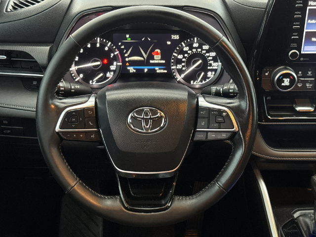 Used 2021 Toyota Highlander XSE FWD image 13