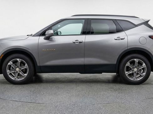 Used 2025 Chevrolet Blazer LT FWD image 5
