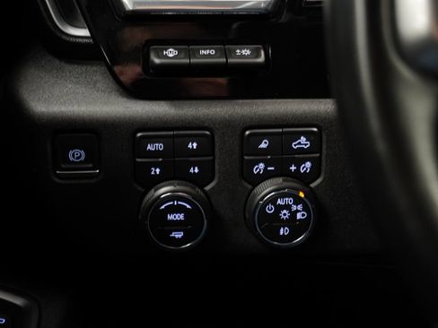 Used 2023 Chevrolet Silverado 1500 LTZ w/ Technology Package AWD/4WD image 15