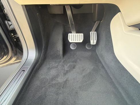 Used 2018 Tesla Model X P100D image 12