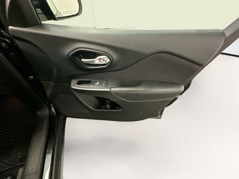 Used 2015 Jeep Cherokee Latitude w/ Comfort/Convenience Group AWD/4WD image 33