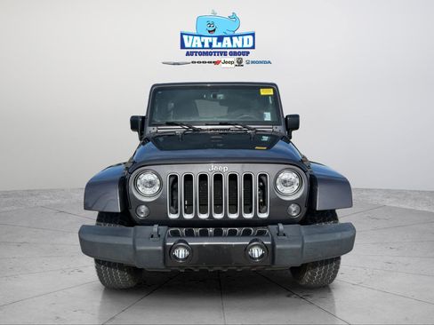 Used 2017 Jeep Wrangler Unlimited Sahara w/ Dual Top Group AWD/4WD image 21