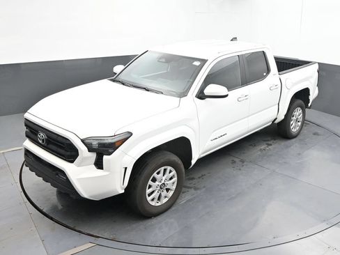 Used 2024 Toyota Tacoma SR5 AWD/4WD image 27