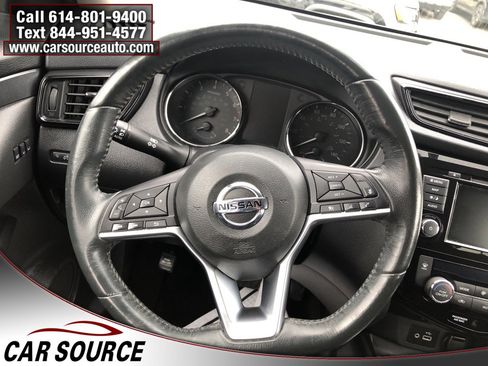 Used 2018 Nissan Rogue SV w/ Premium Package image 10