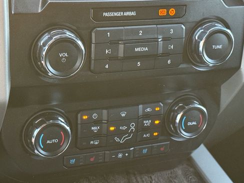 Used 2019 Ford F250 Lariat w/ Lariat Value Package image 22