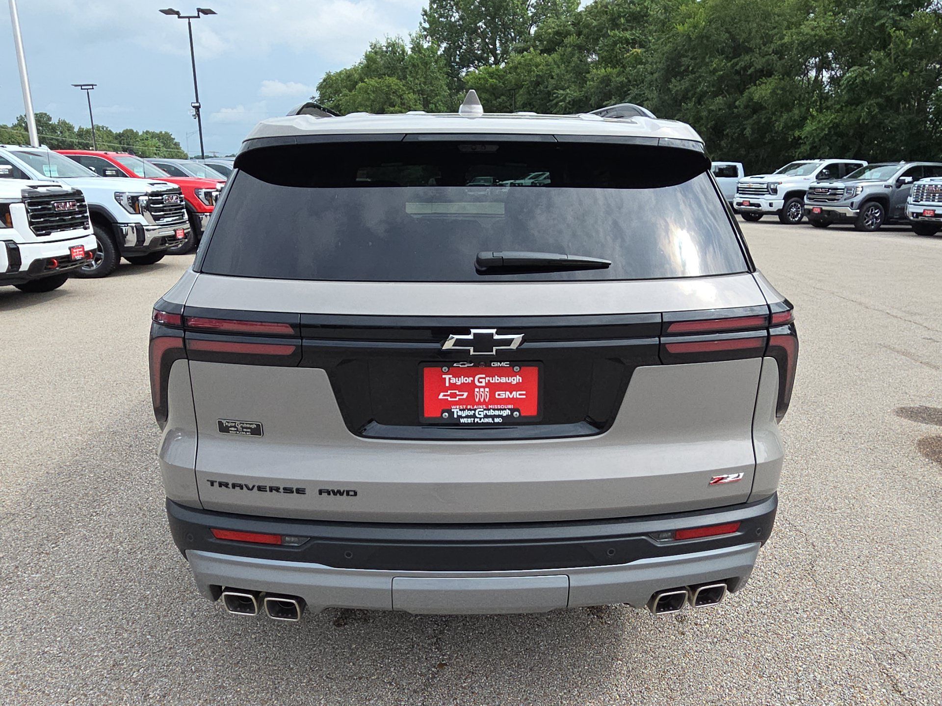 New 2026 Chevrolet Traverse Z71 w/ Enhanced Driving Package AWD/4WD image 7