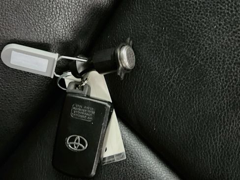 Used 2014 Toyota RAV4 Limited w/ Technology Package FWD image 36