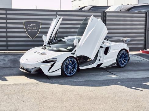 Used 2023 McLaren Artura RWD image 6