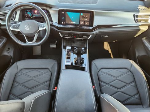 Used 2025 Volkswagen Atlas Cross Sport SE image 35