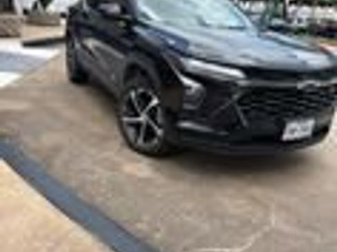 Used 2024 Chevrolet Trax RS FWD image 1