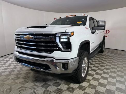 Used 2024 Chevrolet Silverado 2500 LTZ w/ LTZ Premium Package AWD/4WD image 4