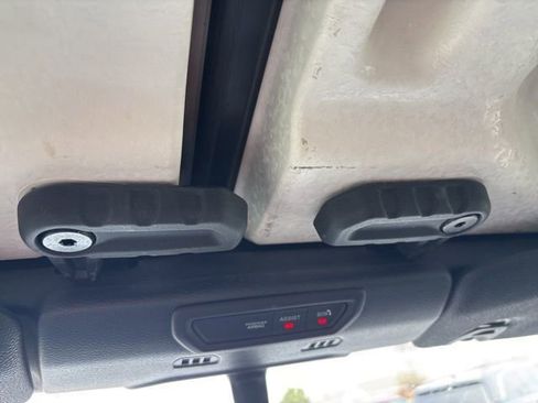 Used 2022 Jeep Wrangler Sport AWD/4WD image 9