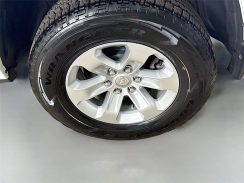 Used 2024 RAM 1500 Laramie AWD/4WD image 30