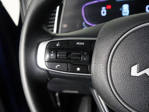 Used 2025 Kia Sportage EX w/ Premium Package FWD image 40