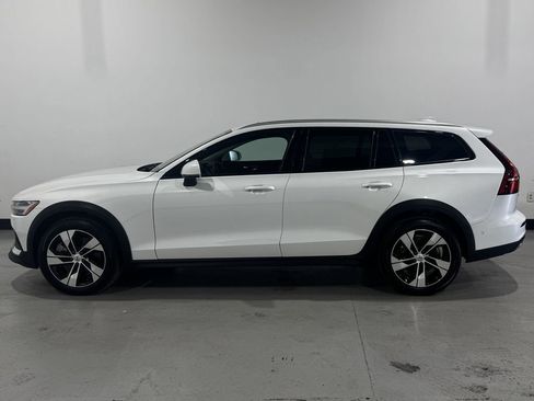 Used 2025 Volvo V60 B5 Cross Country Plus AWD/4WD image 13