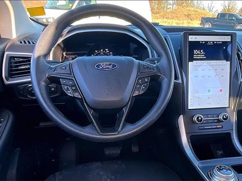 Used 2021 Ford Edge SE image 8