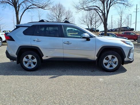 Used 2025 Toyota RAV4 XLE w/ Convenience Package image 6