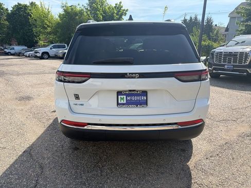 Used 2023 Jeep Grand Cherokee 4WD 4xe image 4