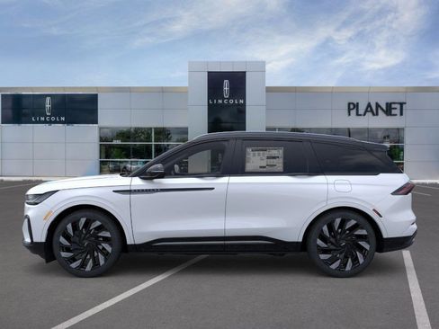 New 2026 Lincoln Nautilus Reserve w/ Jet Appearance Package image 3