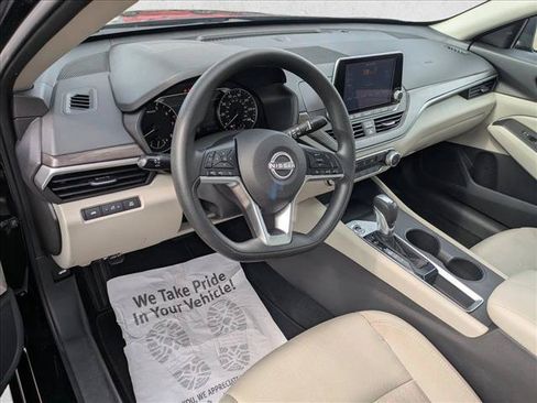 Used 2025 Nissan Altima 2.5 SV FWD image 9