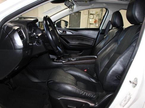 Used 2018 MAZDA MAZDA3 Grand Touring FWD image 8