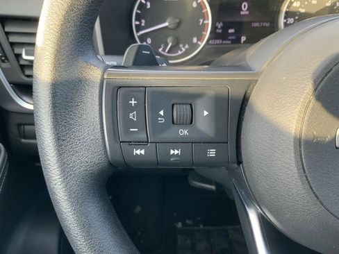 Used 2024 Nissan Rogue SV image 28