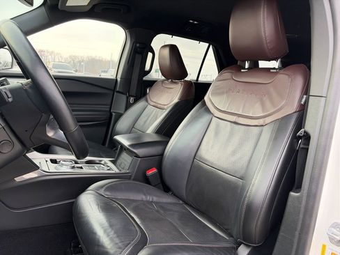 Used 2022 Ford Explorer Platinum image 22