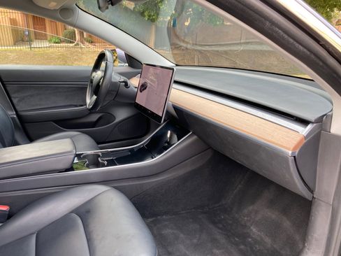 Used 2018 Tesla Model 3 Long Range image 45