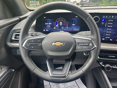 Used 2025 Chevrolet Traverse LT FWD image 35