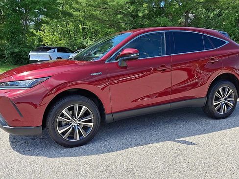 Used 2021 Toyota Venza LE AWD/4WD image 5