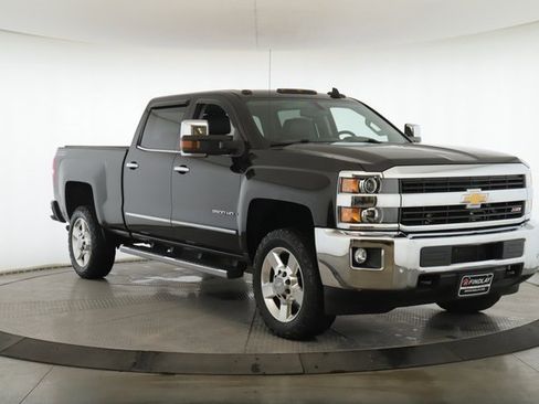 Used 2016 Chevrolet Silverado 2500 LTZ w/ LTZ Plus Package image 2