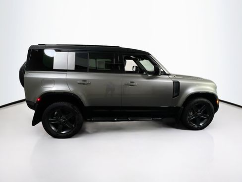 Used 2025 Land Rover Defender 110 X-Dynamic SE image 4