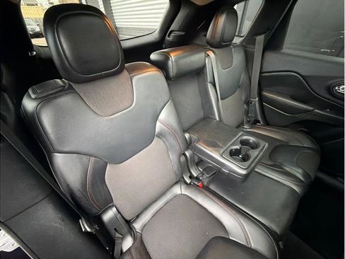 Used 2017 Jeep Cherokee Trailhawk w/ Comfort/Convenience Group image 19