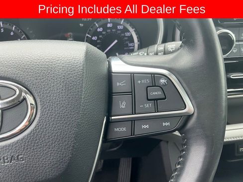 Used 2020 Toyota Highlander XLE FWD image 15