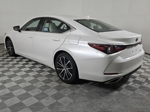 Certified 2025 Lexus ES 350 w/ Premium Package image 7