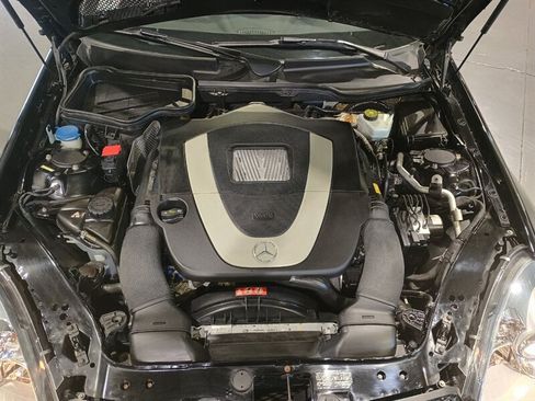 Used 2011 Mercedes-Benz SLK 300 image 42