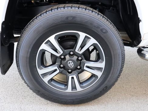 Used 2018 Toyota Tacoma TRD Sport image 78