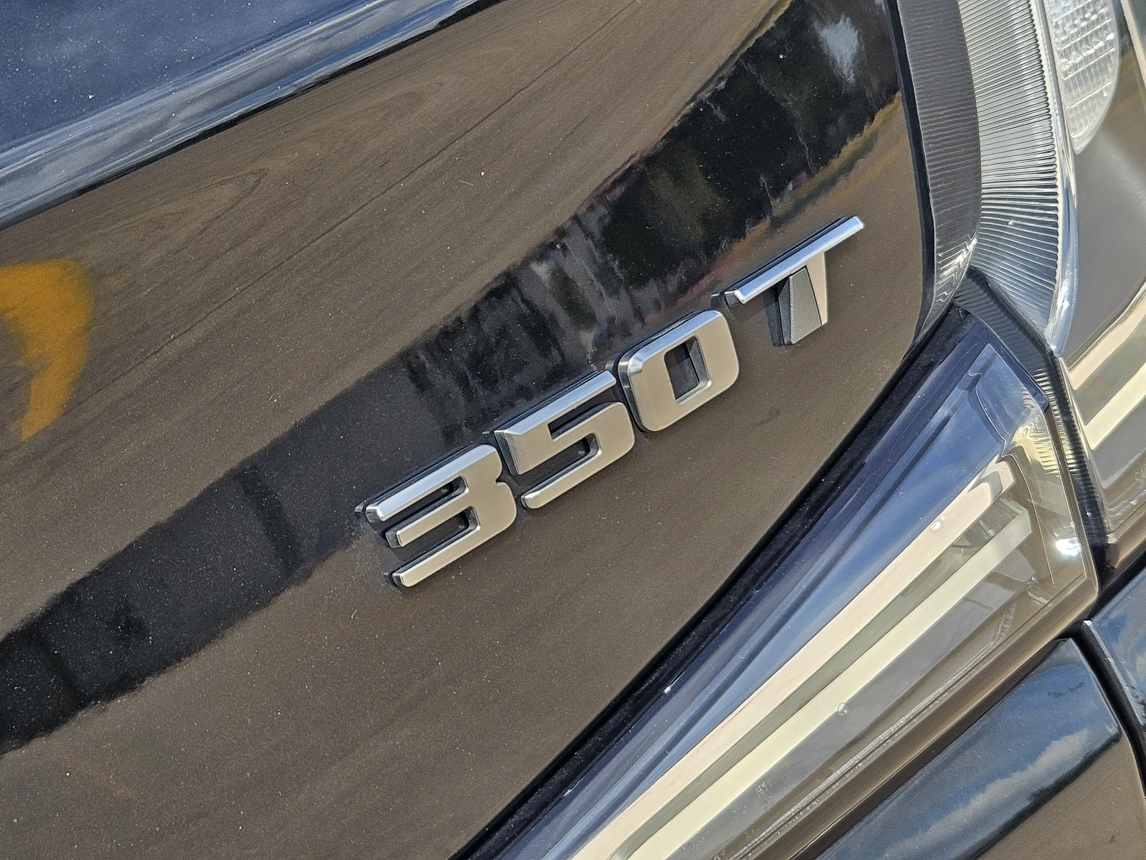 Used 2023 Cadillac XT4 Sport w/ Cold Weather Package FWD image 10