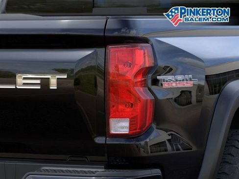 New 2026 Chevrolet Colorado Trail Boss w/ LPO, Chrome Decal Package AWD/4WD image 11