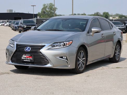 Used 2018 Lexus ES 300h w/ Navigation Package FWD image 6