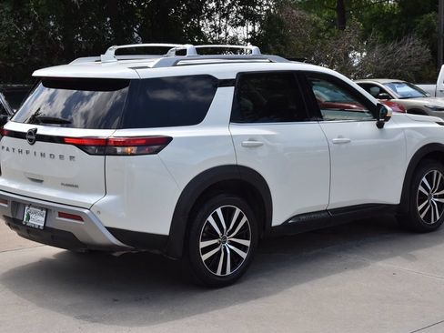 Used 2024 Nissan Pathfinder Platinum FWD image 7