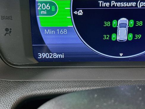 Used 2023 Chevrolet Bolt EUV LT w/ Convenience Package FWD image 13